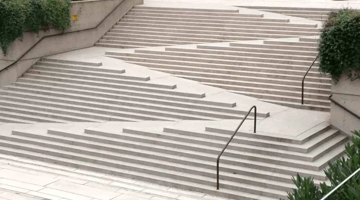 staircase with ramp integrated throughout for universal use